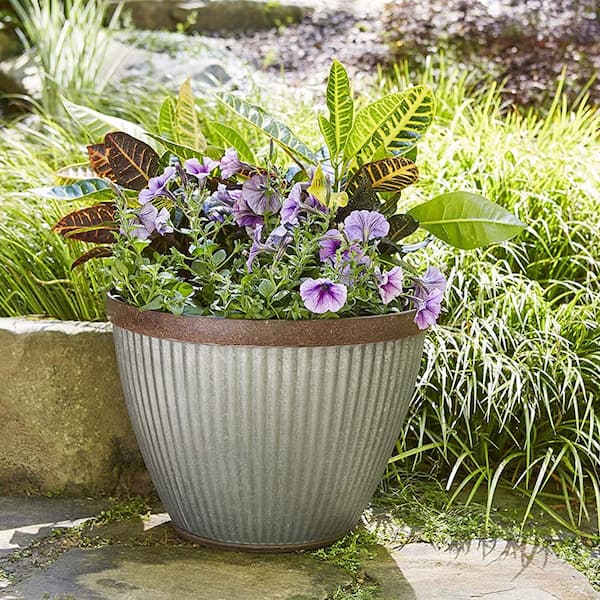 https://images.thdstatic.com/productImages/22f2ef20-2565-4dd1-b04c-075e23b30388/svn/silver-southern-patio-plant-pots-3-x-spat-hdr-046868-31_600.jpg