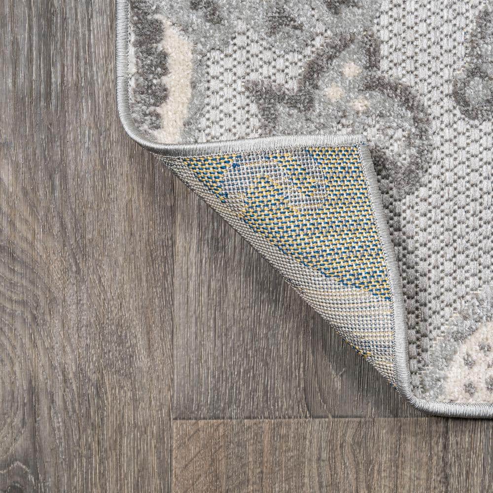 Light Gray and Ivory Paisley High-Low 5' x 8' Indoor/Outdoor Rug