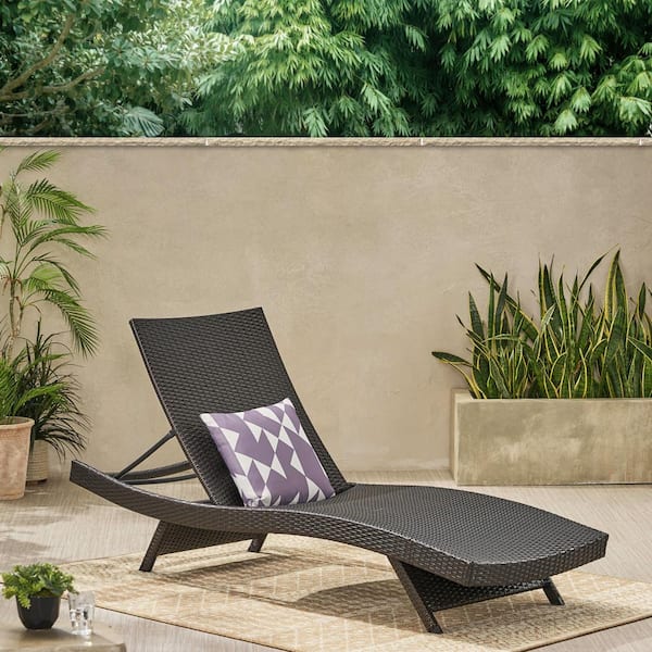 Xzkai Modern Wicker Outdoor Chaise Lounge in Brown with Adjustable Backrest
