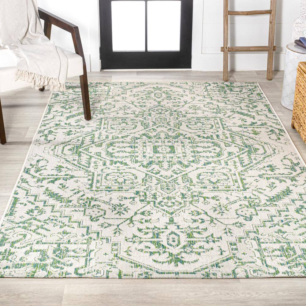 Estrella Green and Cream Synthetic Medallion 4' x 6' Area Rug