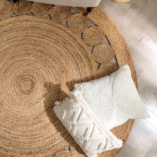 Eva Oleana Geometric Pattern Natural 4 ft. x 4 ft. Round Hand-Woven Jute Area Rug