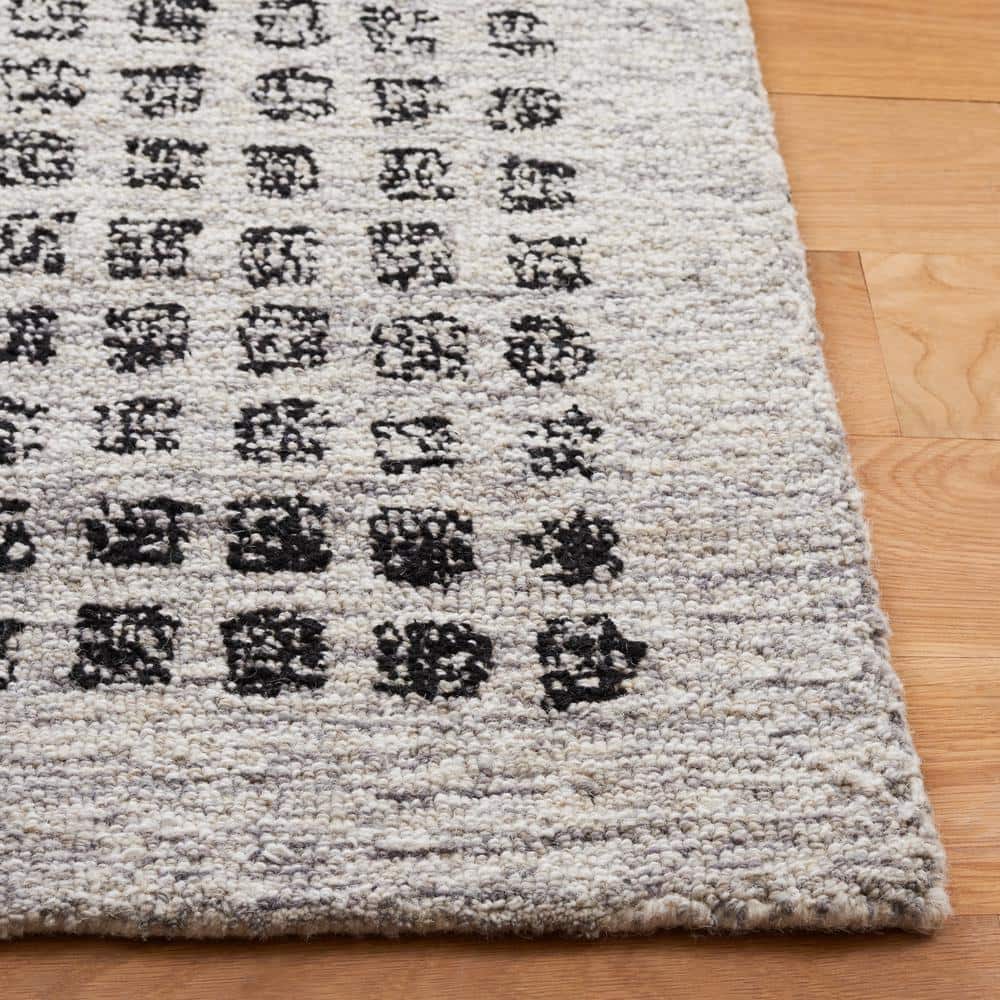 Silver and Black Tufted Wool 6' x 9' Area Rug
