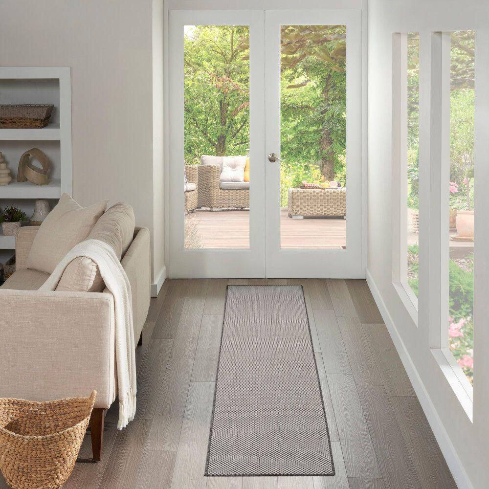 Ivory Charcoal Geometric Synthetic 26'' Easy Care Outdoor Rug
