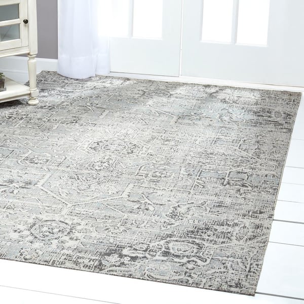 Patio Sofia Fleur Gray 5 ft. x 7 ft. Medallion Indoor/Outdoor Area Rug