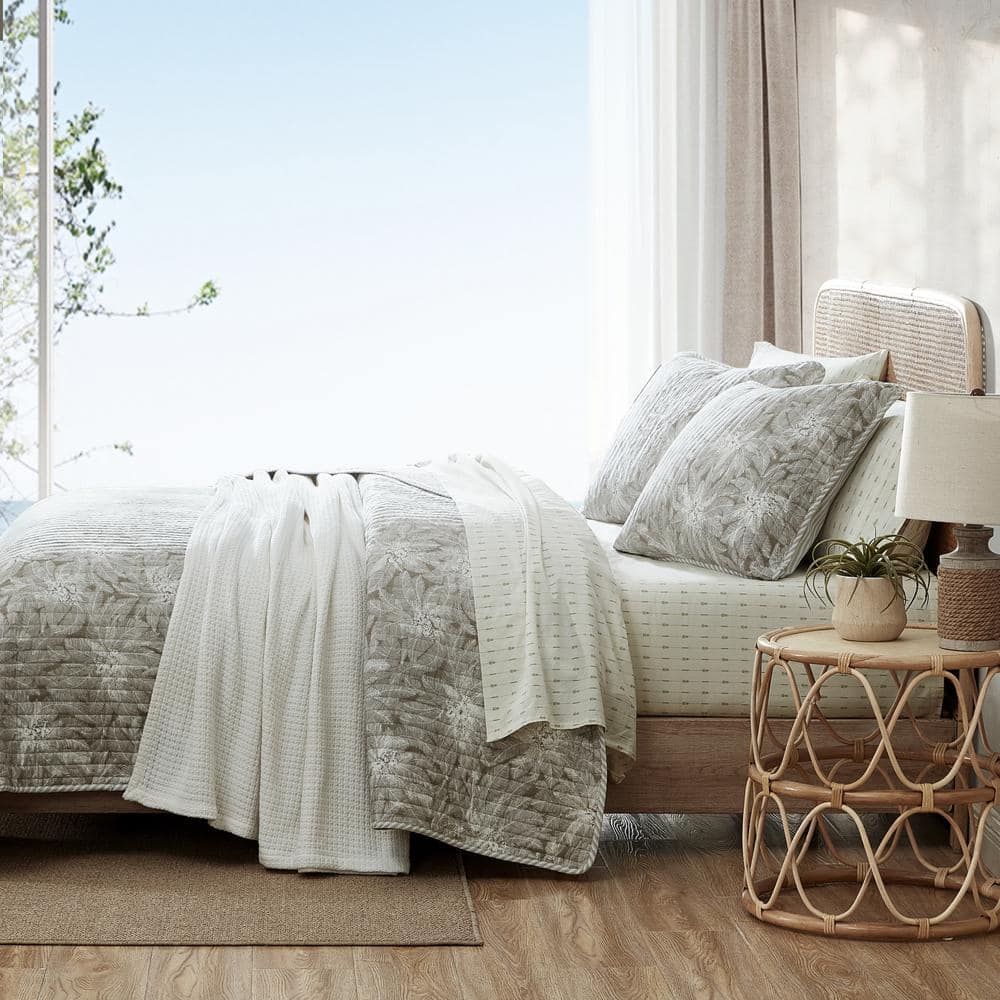 Makena Full/Queen Brown Cotton Reversible Quilt Set with Botanical Print