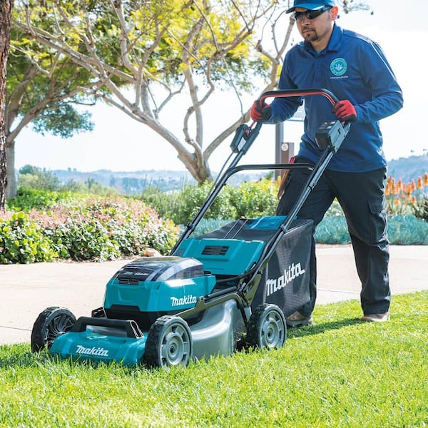 Makita cordless lawn mower best sale with batteries