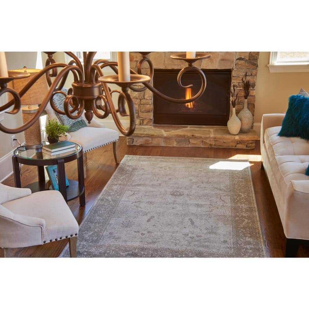 La Jolla Light Gray Floral Reversible Synthetic Rug, 7x10 ft