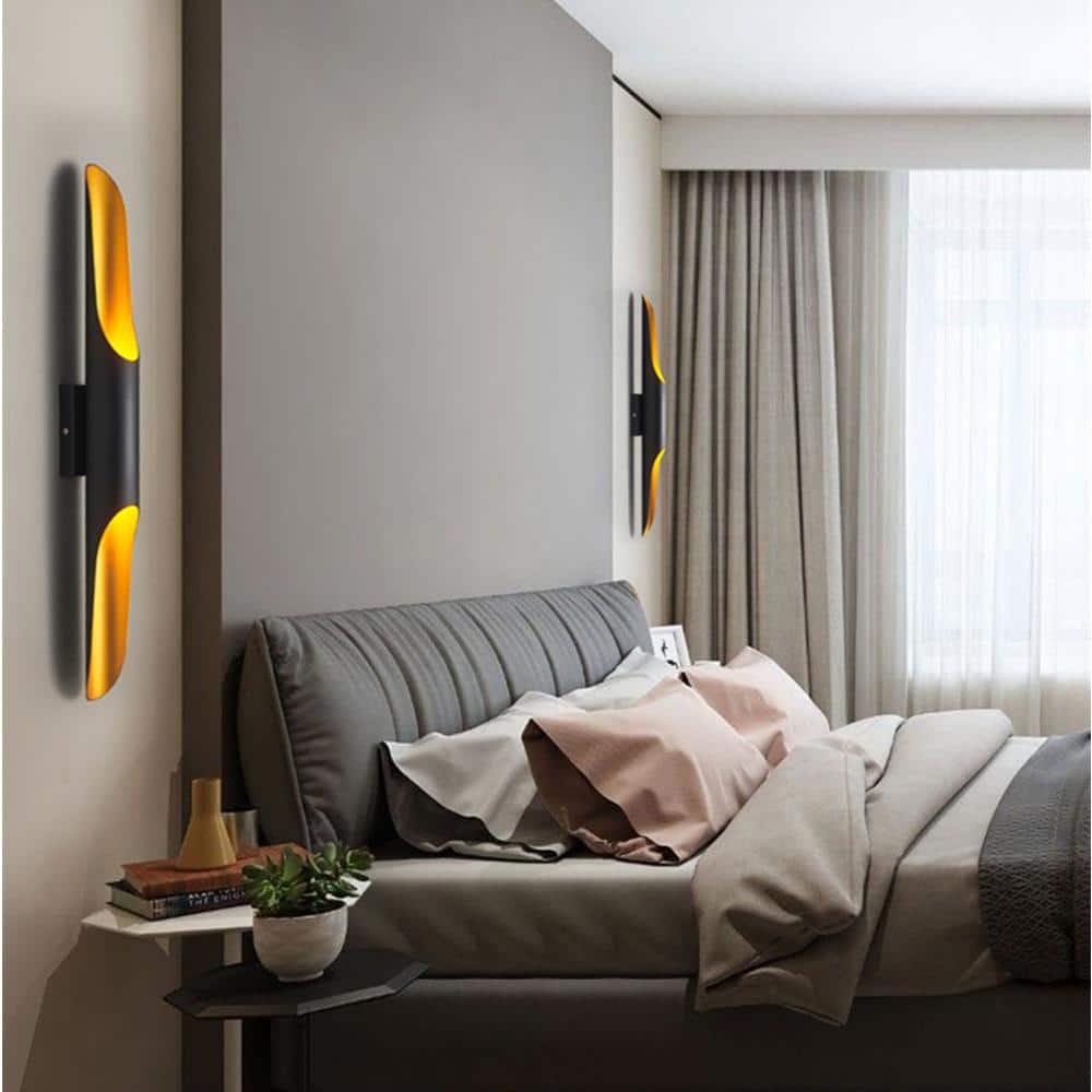 Elegant Matte Black and Gold Die-Cast Aluminum Wall Sconce