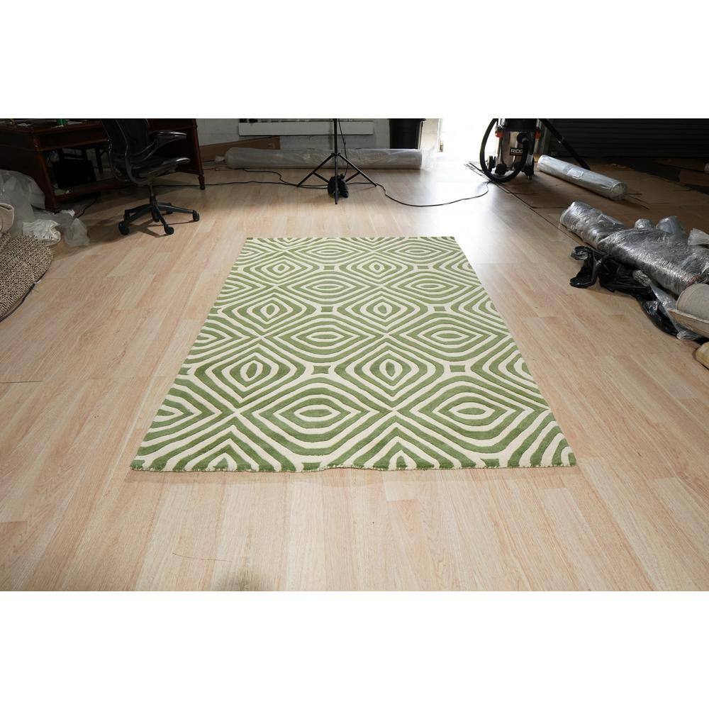 Hand-Tufted Green and White Wool Rectangular Area Rug, 5' x 8'
