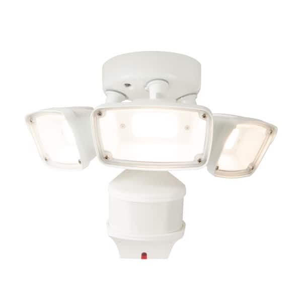HALO 270-Degree White Doppler Motion Activated Outdoor Integrated LED Triple Head Flood Light, Selectable CCT (3000K-5000K)