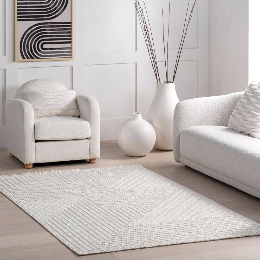 Makena Off-White Geometric Synthetic 5' x 7' Area Rug