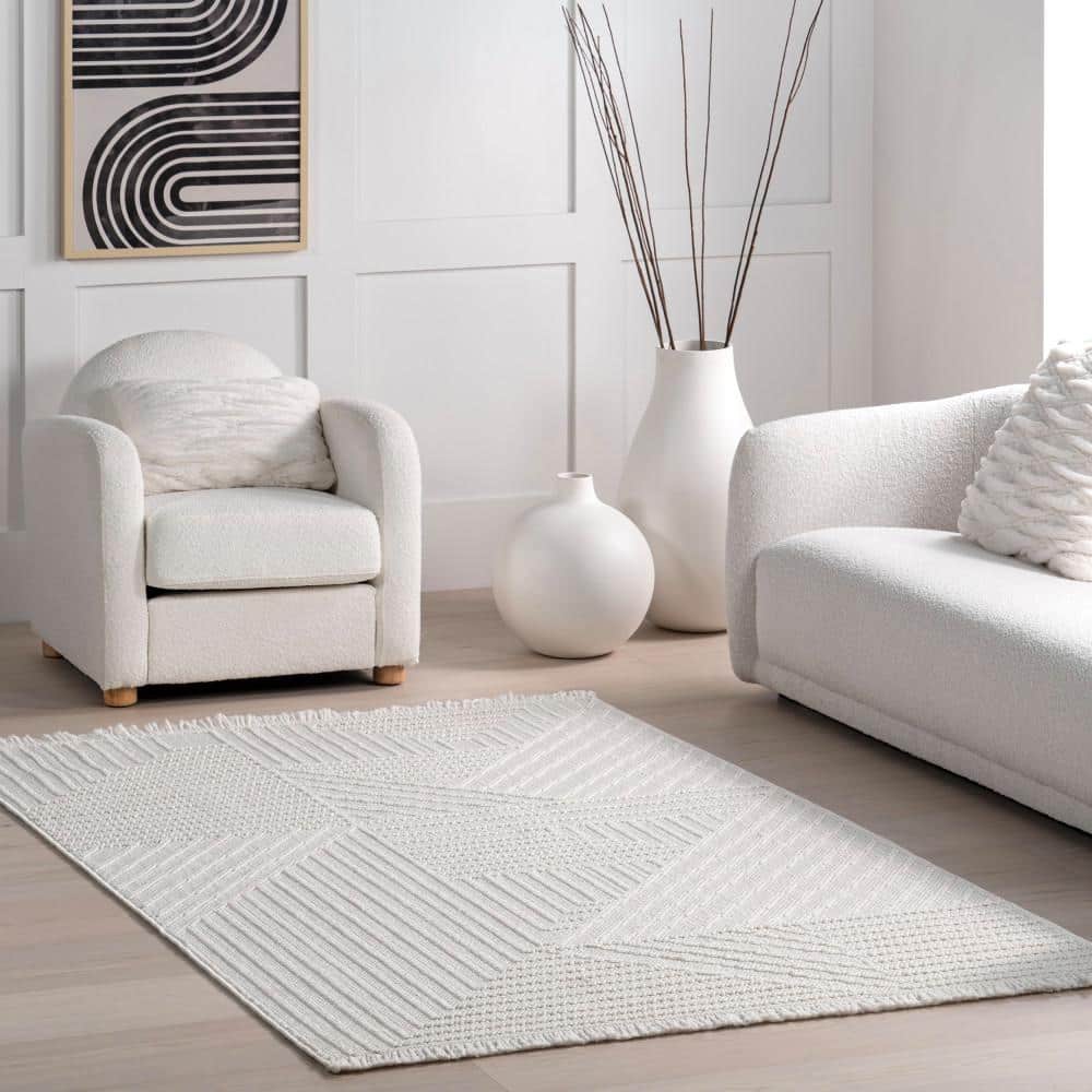 Makena Off-White Geometric Synthetic 6' 7" x 9' Area Rug