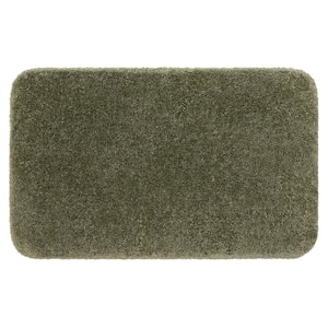 New Regency Ivy Green 17 in. x 24 in. Polyester Machine Washable Bath Mat