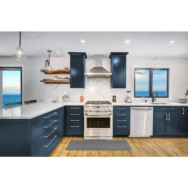 https://images.thdstatic.com/productImages/2406533f-acdc-43da-9ce8-9ca20c72e2a6/svn/dark-grey-nautica-kitchen-mats-nak016858-c3_600.jpg