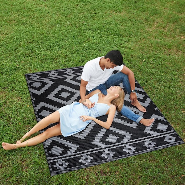 Milan Black Gray 6 ft. x 9 ft. Modern Reversible Recycled Plastic Indoor/Outdoor Area Rug-Floor Mat