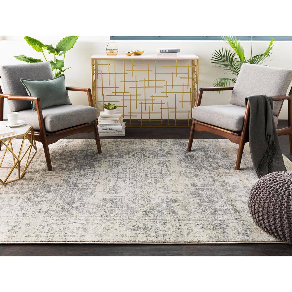 Grayson Elegance Gray Synthetic 5'3" x 7'3" Stain-Resistant Rug