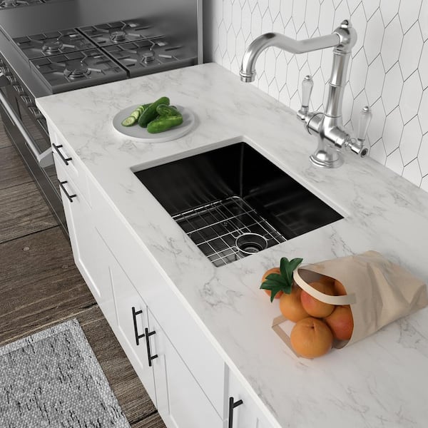 https://images.thdstatic.com/productImages/2445ccef-9921-46e8-b30e-3d62be059e86/svn/gunmatel-black-undermount-kitchen-sinks-nn-23uba-31_600.jpg