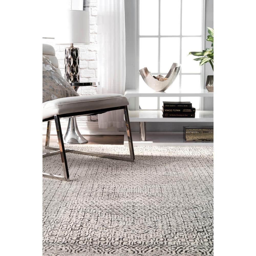 Gray Geometric Pattern Synthetic Area Rug, 4' x 6'