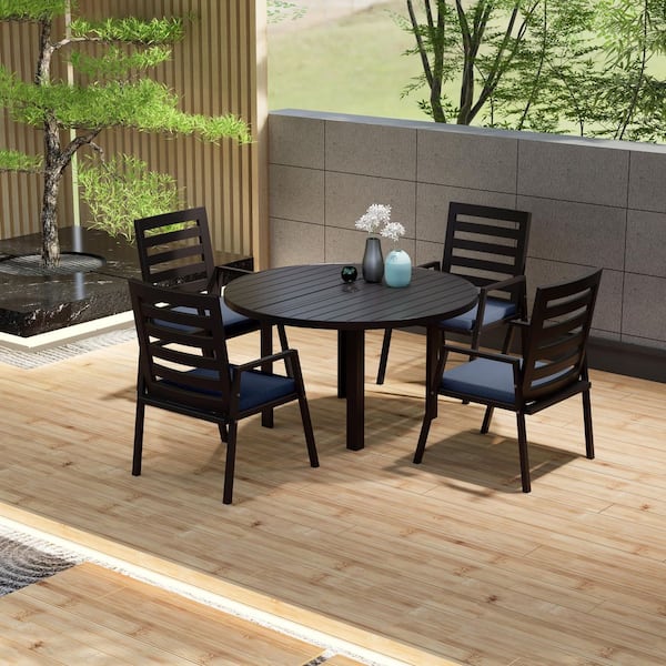 Leisuremod Chelsea 5-Piece Aluminum Outdoor Dining Set with 48 in. Round Table and 4 Dining Armchair w/ Cushions in Charcoal Blue