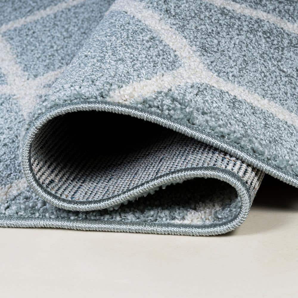 Light Blue and White Geometric 4' x 6' Area Rug
