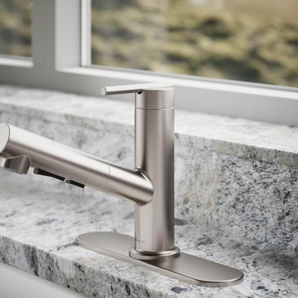 KOHLER Crue Single-Handle Pull-Out Sprayer Kitchen Faucet in