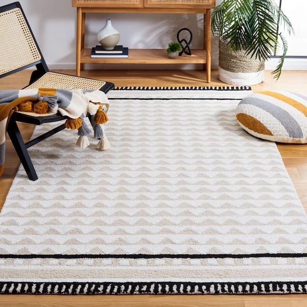 Capri 6 ft. x 6 ft. Ivory/Beige Border Triangle Square Area Rug