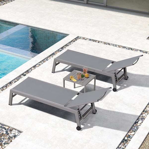 Aluminum Light Gray Frame Metal Outdoor Chaise Lounge Patio Lounge Chair with Side Table and Wheels, Gray
