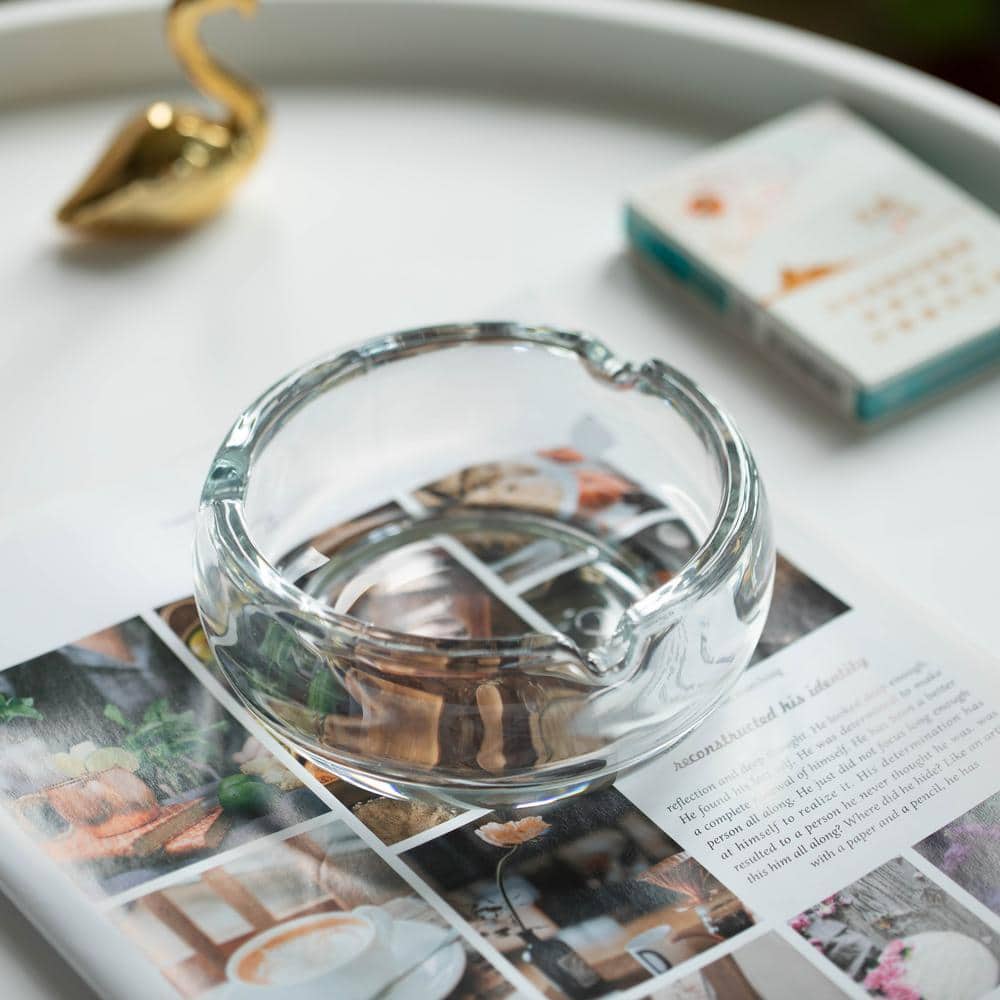 Elegant Clear Glass Round Portable Ashtray for Indoor and Outdoor Use