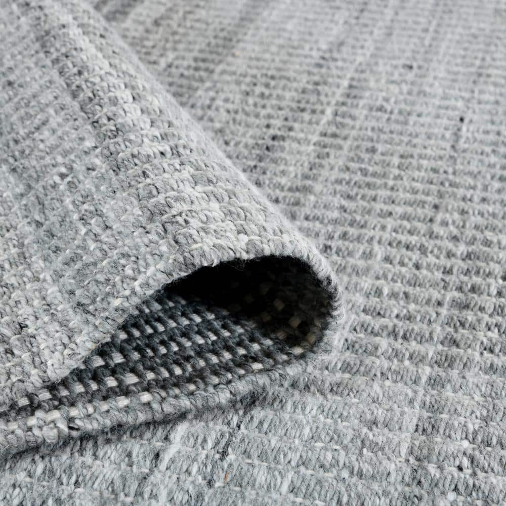 Gray Hand-Woven Rectangular Synthetic Area Rug 2' x 3'