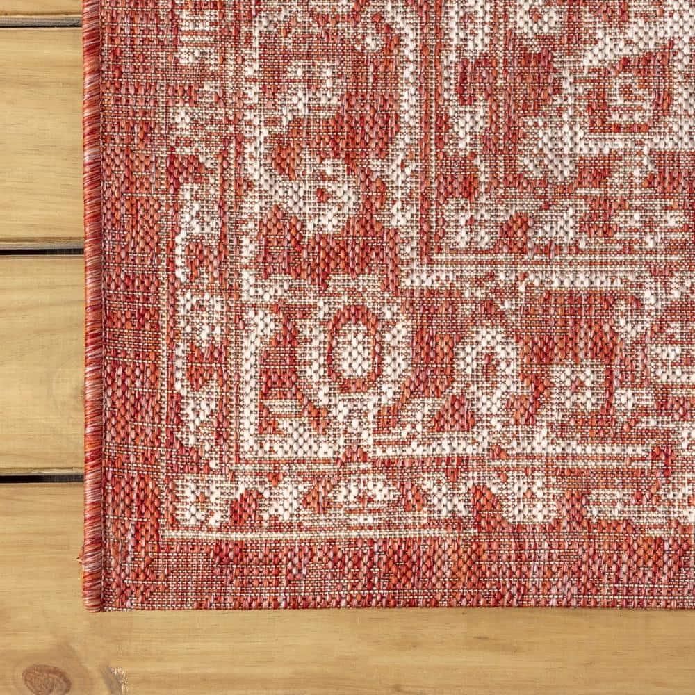 Red and Taupe Medallion Flat Woven 4' x 6' Indoor/Outdoor Rug
