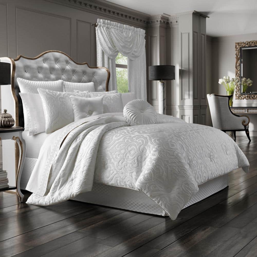 Antonia White 4Pc. White Polyester King Comforter Set 96 X 110