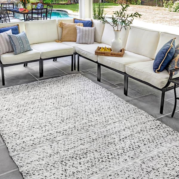 Natosha Indoor/Outdoor Chevron Striped Silver 5 ft. x 8 ft. Oval Area Rug