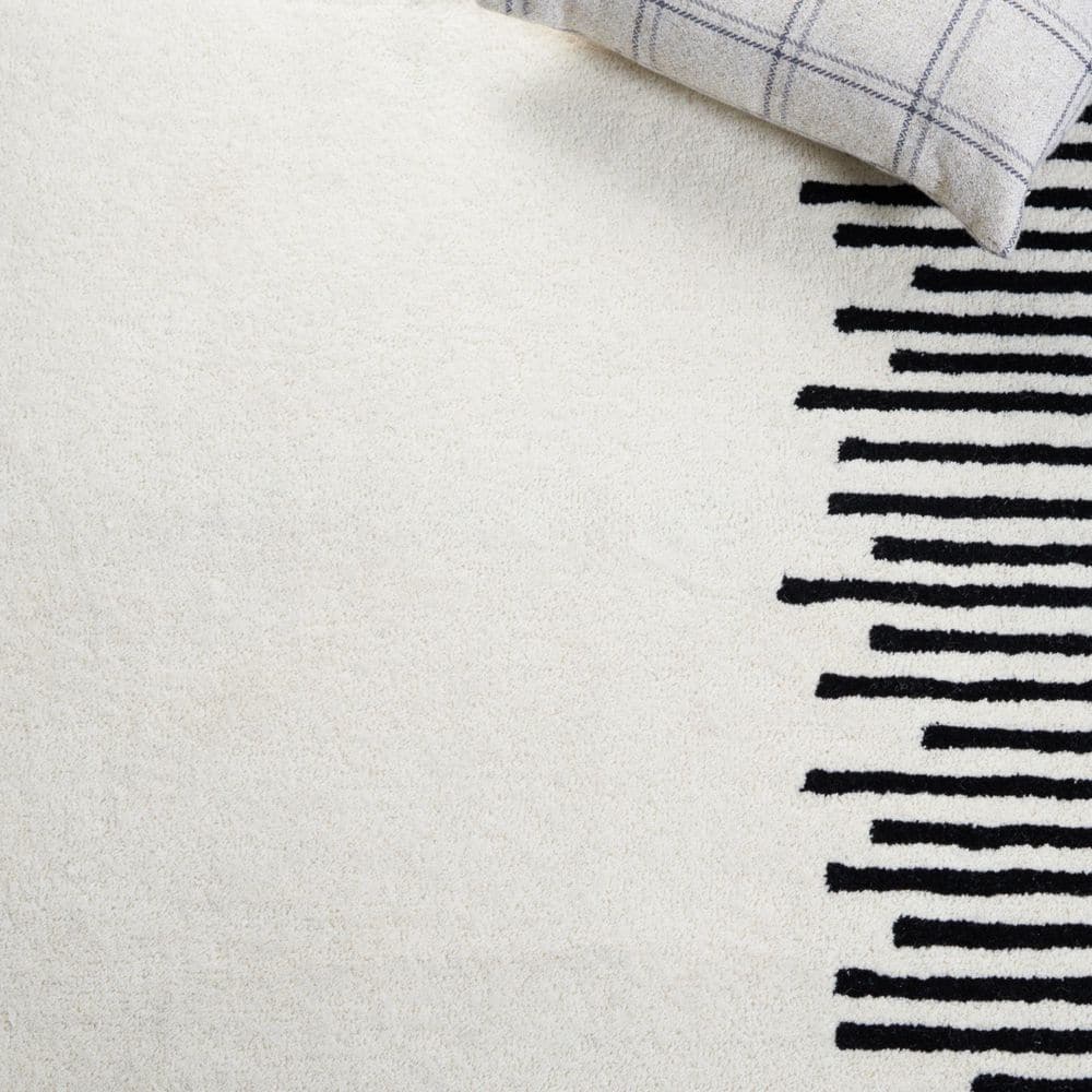 Ivory and Black Rectangular Wool Tufted Area Rug 8' x 10'