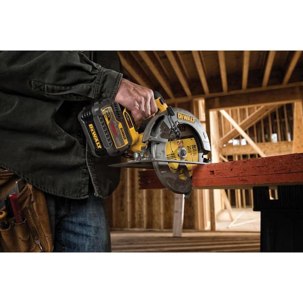 https://images.thdstatic.com/productImages/250df6fe-63f1-4d2c-8ec9-65700805772c/svn/dewalt-reciprocating-saw-blades-dw4898wfv37243-1f_600.jpg