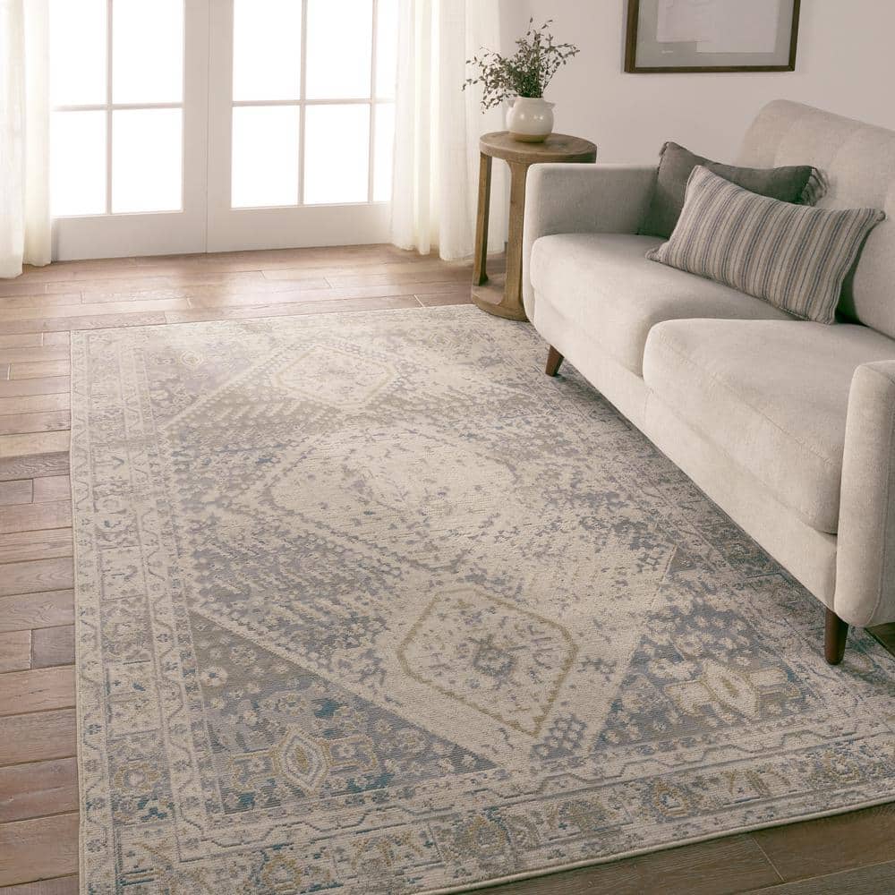 Enchanted Medallion 2'6"x4' Outdoor Rug in Light Gray