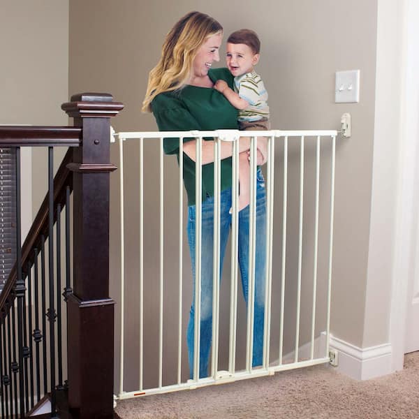 Swing gates for fashion doorways