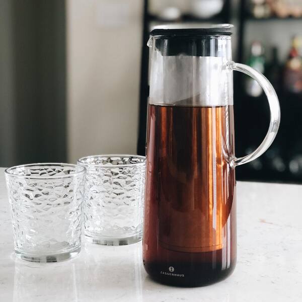 Glass Pitcher with Lid, 34 Oz Heat Resistant Glass Water Carafe with Handle  for Fridge, Small Pitcher for Iced Tea, Milk, Hot and Cold Beverage, Glass