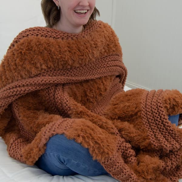 DONNA SHARP Plush Knit Rust Polyester Throw Blanket Y00120 - The