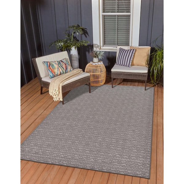 Outdoor Links Gray 3' 3 x 5' 0 Area Rug