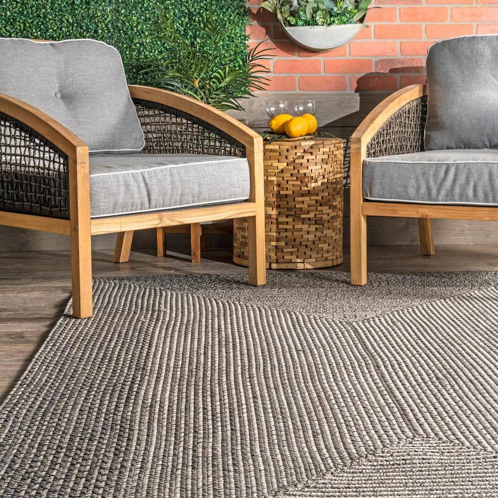 Charcoal Braided Synthetic 5x8 Indoor/Outdoor Area Rug