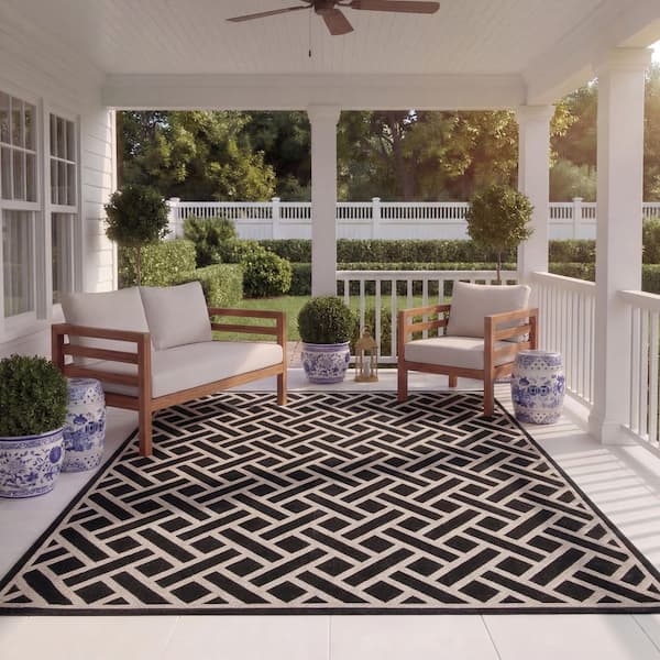 Courtyard Black/Light Beige 8 ft. x 11 ft. Geometric Indoor/Outdoor Patio  Area Rug