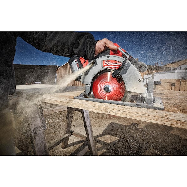 Milwaukee M18 FUEL 18V Lithium-Ion Cordless 7-1/4 in. Circular Saw 