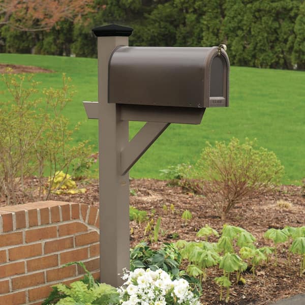 Highwood Hazleton Plastic Mailbox Post, Woodland Brown