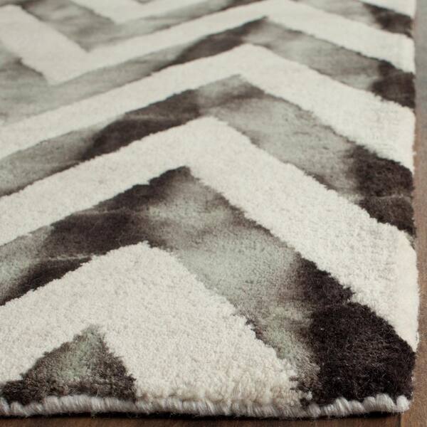 Safavieh Dip Dye Collection DDY715D Handmade Chevron Stripe Watercolor Ivory and Charcoal Wool Runner 2'3 x 12' 