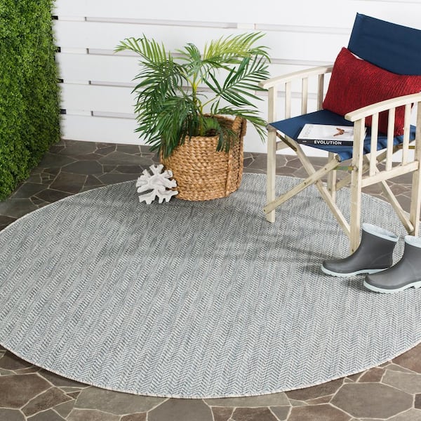 Courtyard Gray/Navy 9 ft. x 9 ft. Solid Color Chevron Indoor/Outdoor Round Area Rug