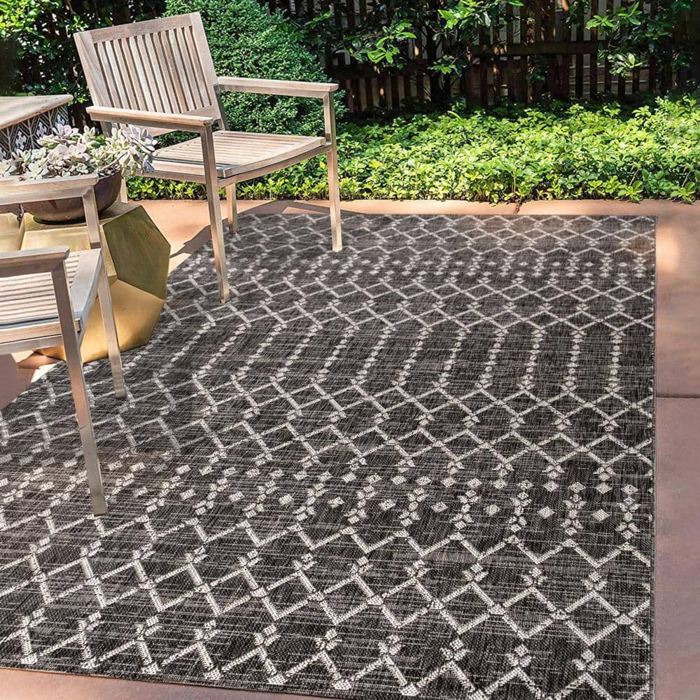 9' x 12' Black and Gray Geometric Synthetic Indoor/Outdoor Area Rug