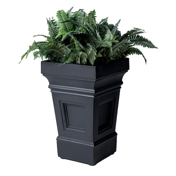 Step2 Winfield Large Onyx Black Indoor Plastic Square Planter