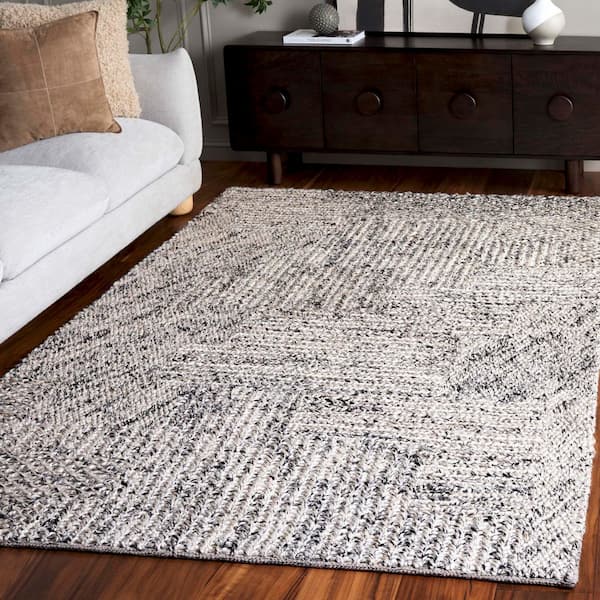 Natural Fiber 4 ft. x 6 ft. Black/Ivory Distressed Geometric Area Rug