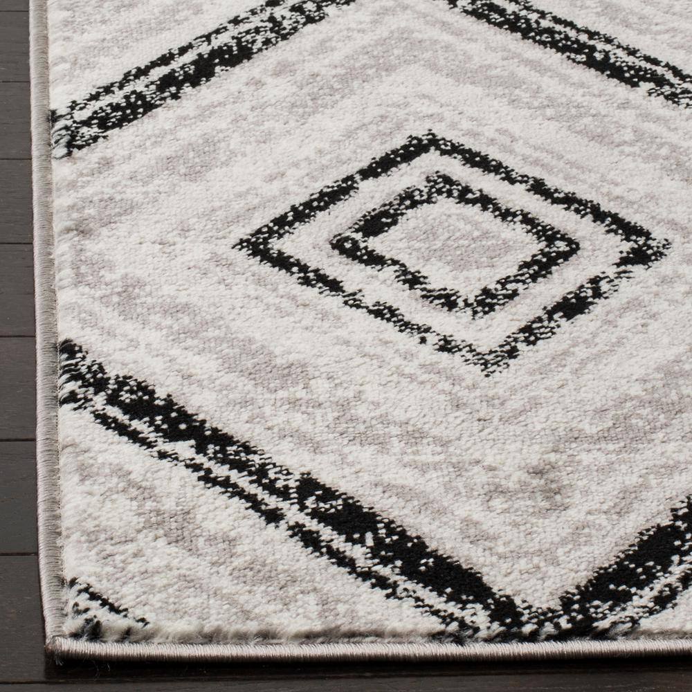 Skyler Silver Medallion Easy Care Runner Rug