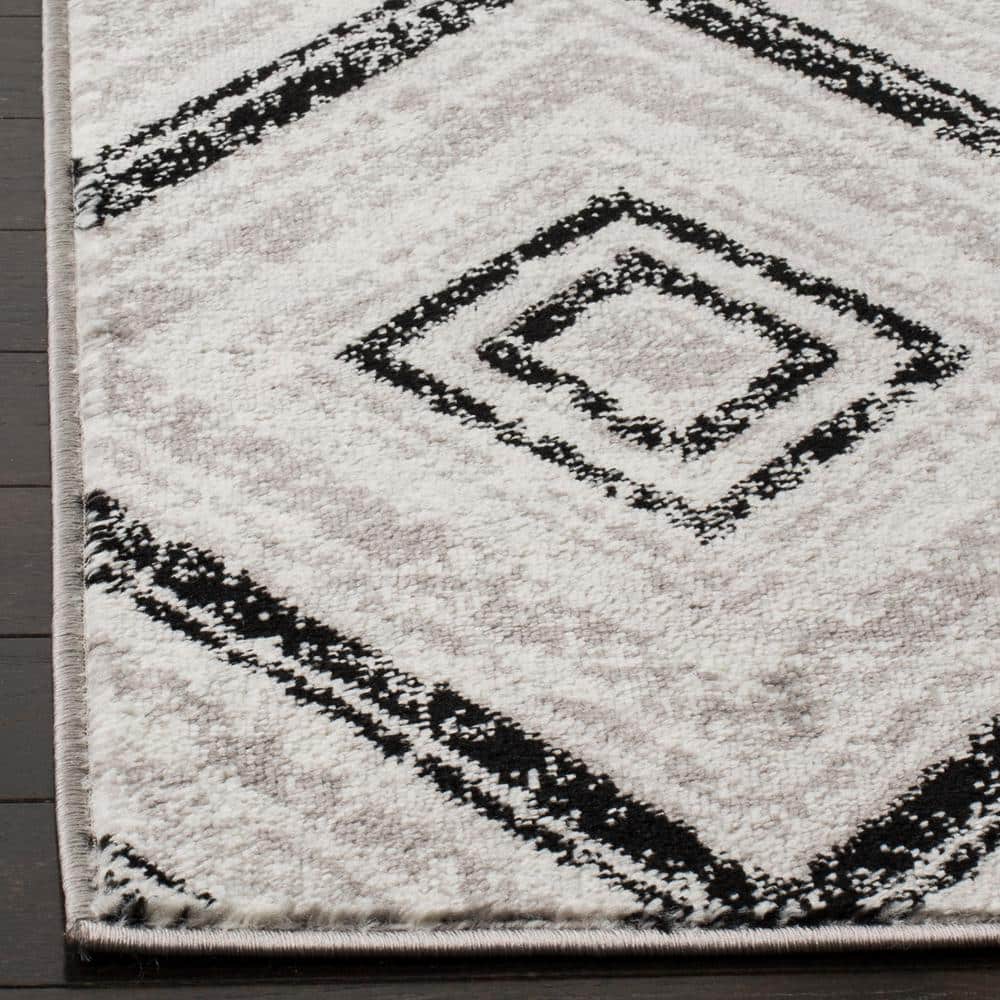 Skyler Silver Geometric Medallion Synthetic Area Rug